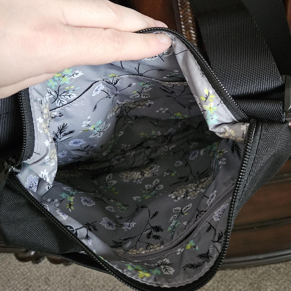 Vera Bradley Black Crossbody Bag Reactive - Picture 3 of 3